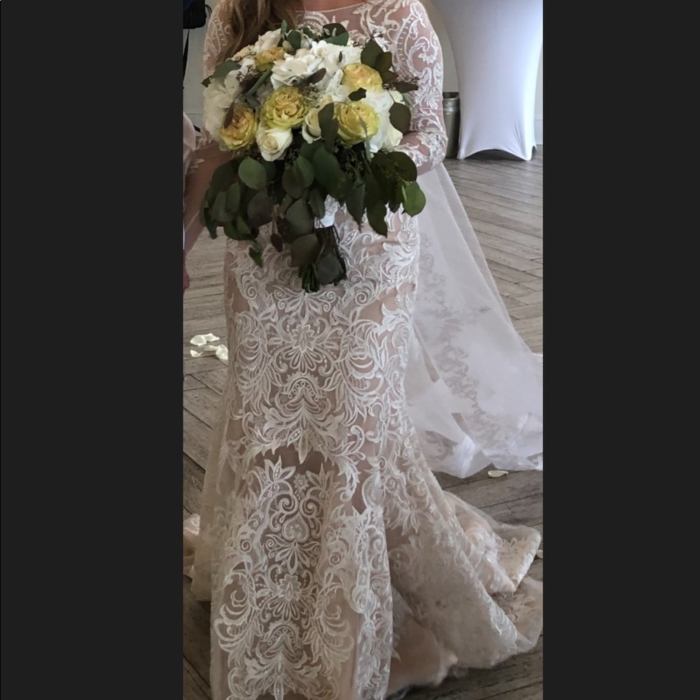 Oleg Cassini wedding dress and veil sz2